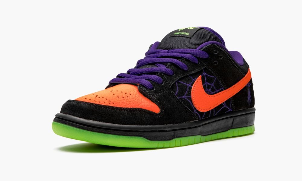 NIKE SB DUNK LOW "Night of Mischief"