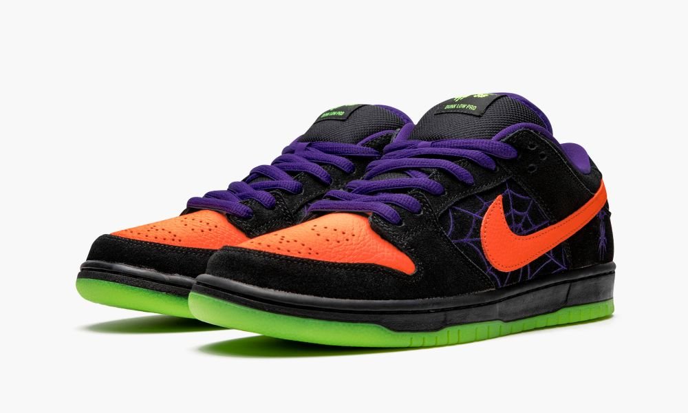 NIKE SB DUNK LOW "Night of Mischief"